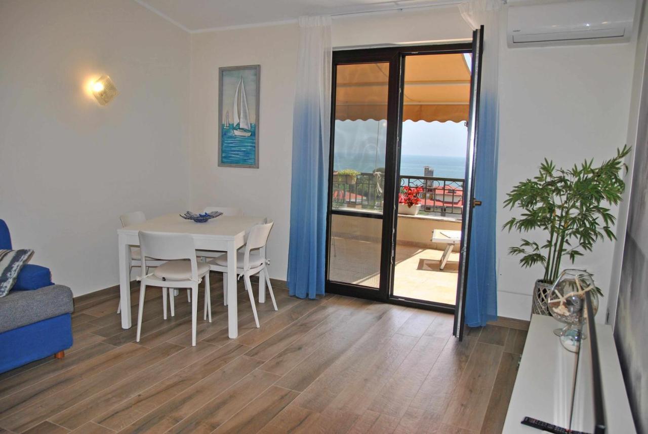 Casa Dinky Attico Con Terrazza Vista Mare Apartment Formia Exterior photo
